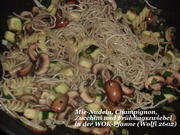 Vegetarisch : Gebratene Nudeln mit Champignon, Zucchini und Frühlingszwiebel - Rezept - Bild Nr. 32