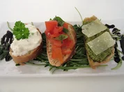 Bruschetta Variationen (Fetacreme, Basilikumpesto, Tomatenbruschetta) - Rezept - Bild Nr. 12