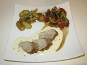 Schweinefilet auf Parmesansauce, kleine Pfannendrillinge und mediterranes Ofengemüse - Rezept - Bild Nr. 12