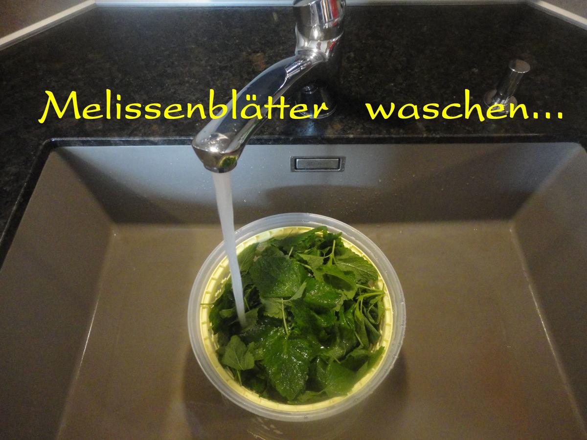 Zitronenmelissen Sirup - heiß angesetzt - Rezept - kochbar.de