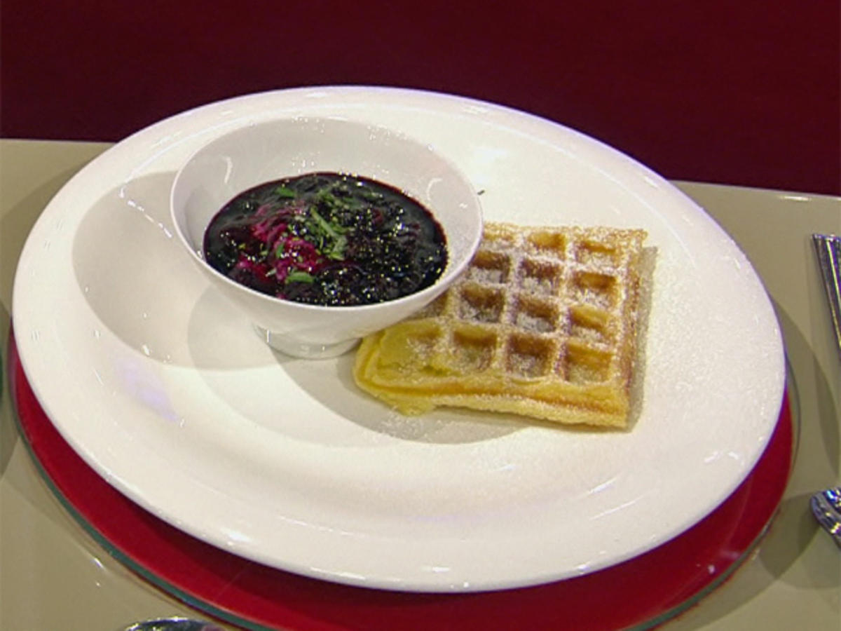 Carte blanche Waffel  Blaubeere  Joghurt  Rosmarin (Magdalena Neuner) -
Rezept von Grill den Henssler