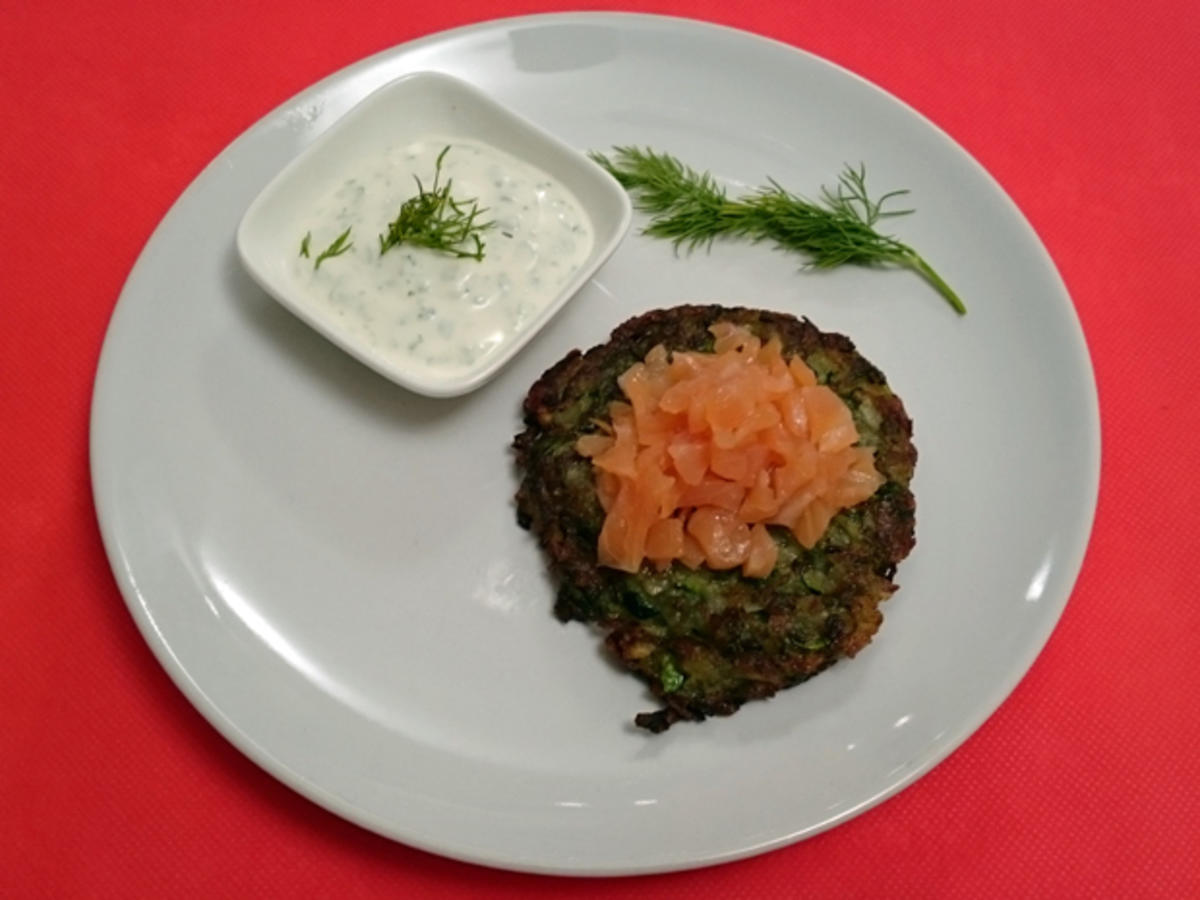 Bilder für Zucchini-Kartoffel-Taler mit Lachs-Tatar, frischem Kräuterquark und Dill - Rezept