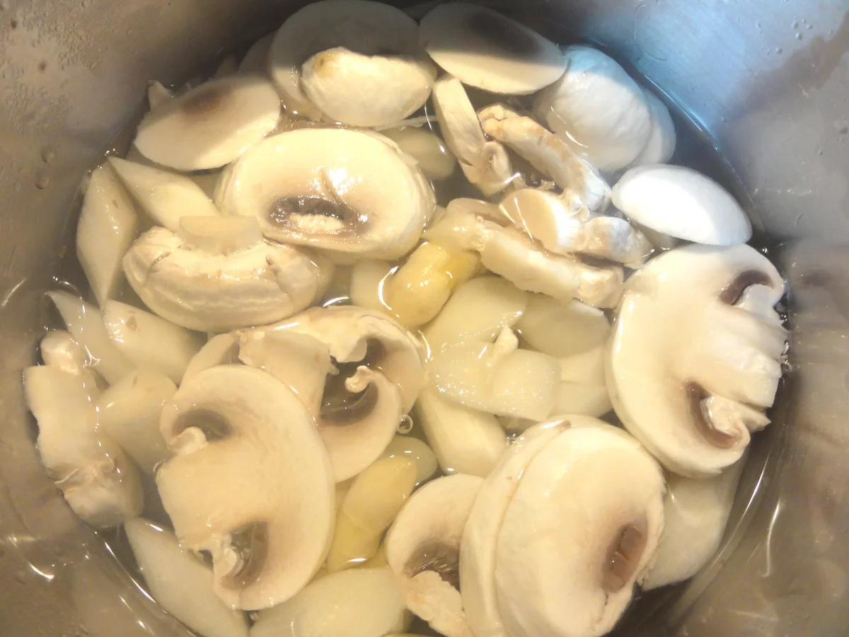 Geflügel:   HÄHNCHEN - RAGOUT an Champignonreis - Rezept - Bild Nr. 9