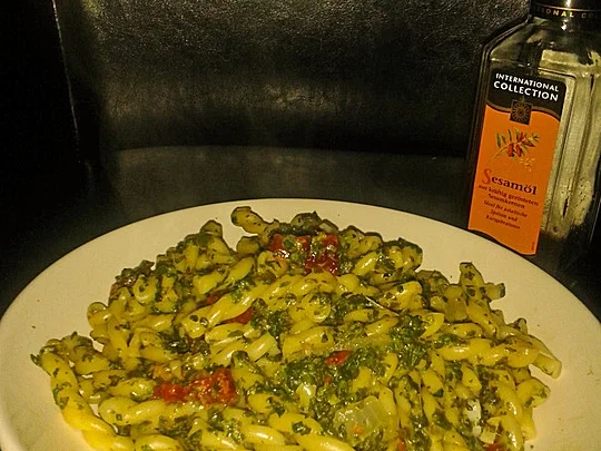 In Sesamöl geschwenkte Nudeln an Weisswein-Spinatsahne - Rezept - Bild Nr. 5