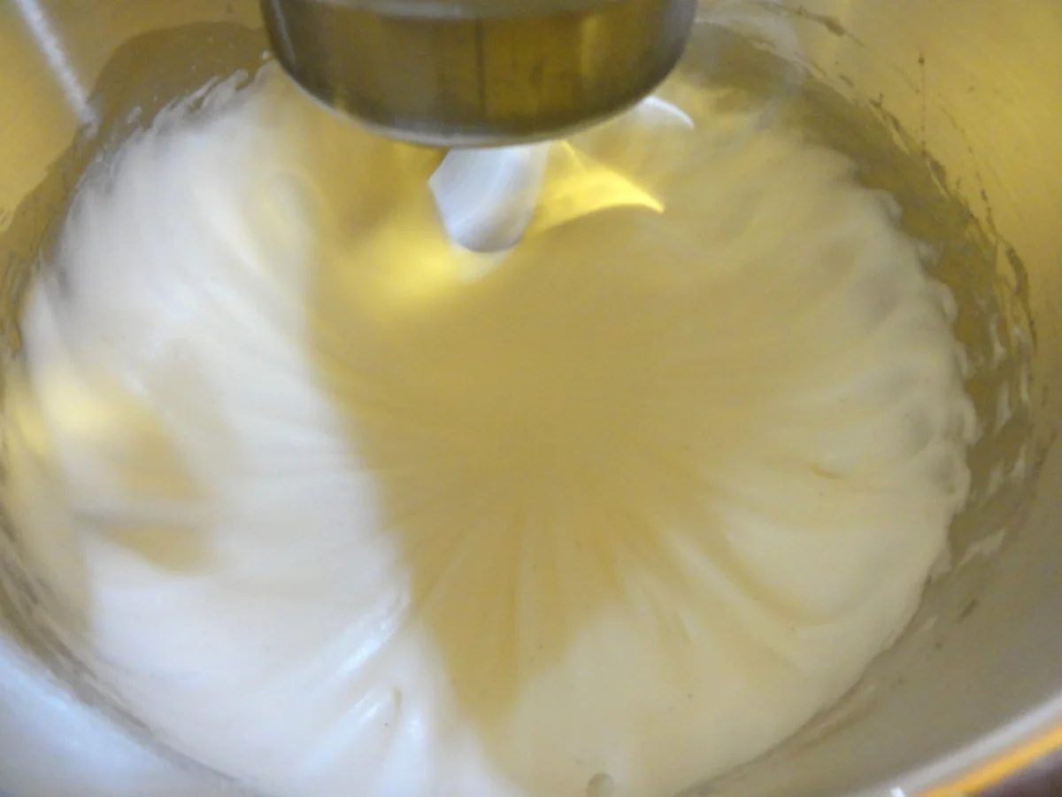 Rezept: Biskuit: BODEN und DECKEL für kalte Kuchen 26ø Springform Bild Nr. 3 Biskuit: BODEN und DECKEL für kalte Kuchen 26ø Springform - Rezept - Bild Nr. 3