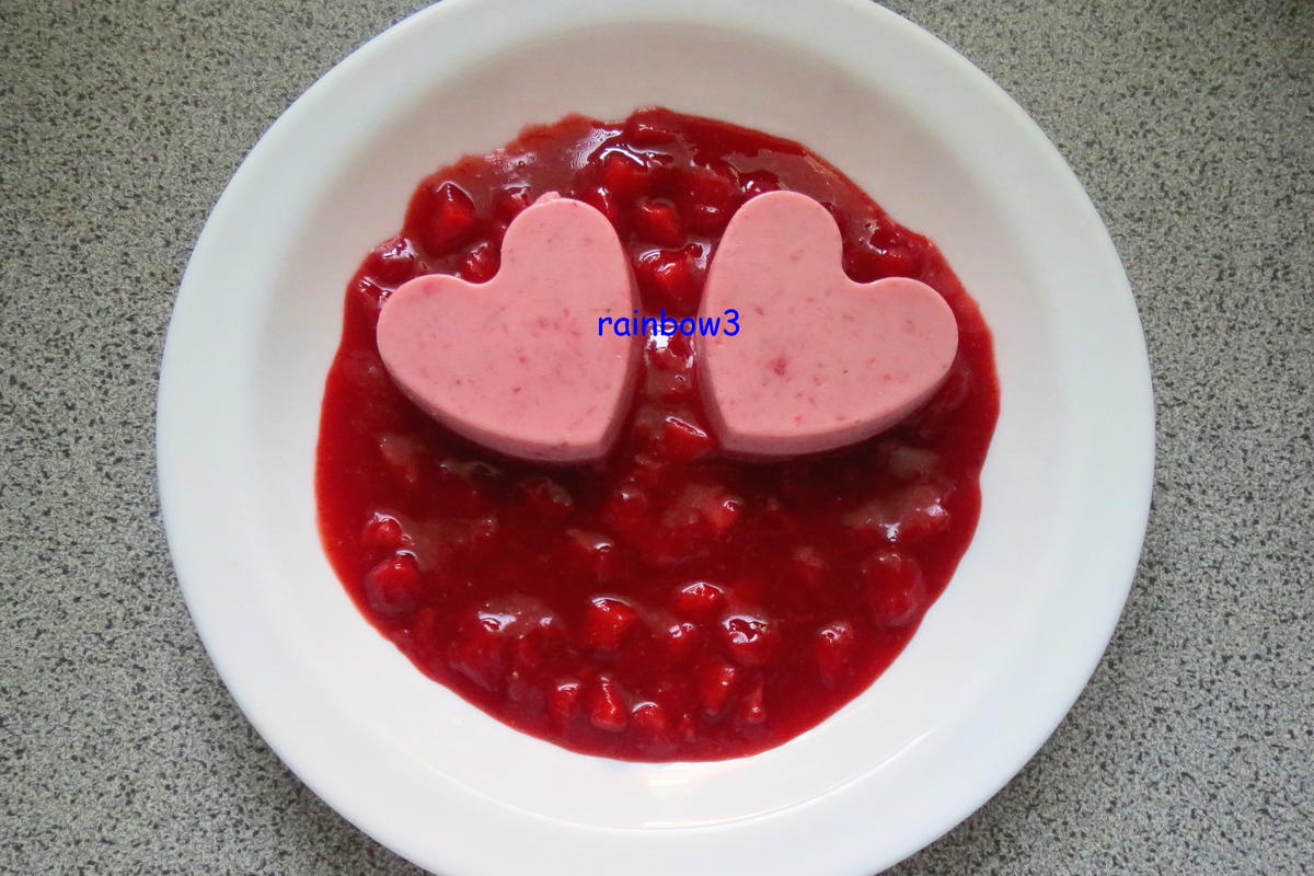 Dessert: Erdbeer-Panna Cotta mit Erdbeerragout - Rezept - Bild Nr. 4
