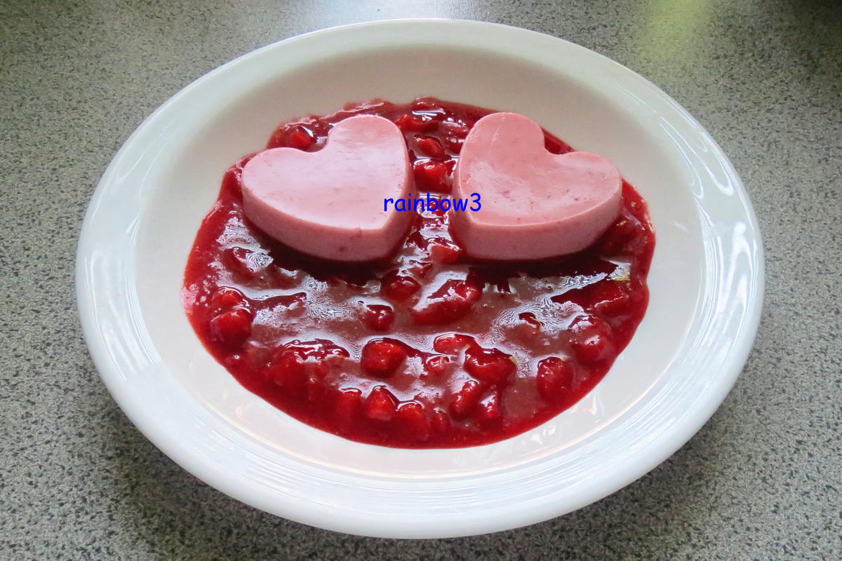Dessert: Erdbeer-Panna Cotta mit Erdbeerragout - Rezept - Bild Nr. 5