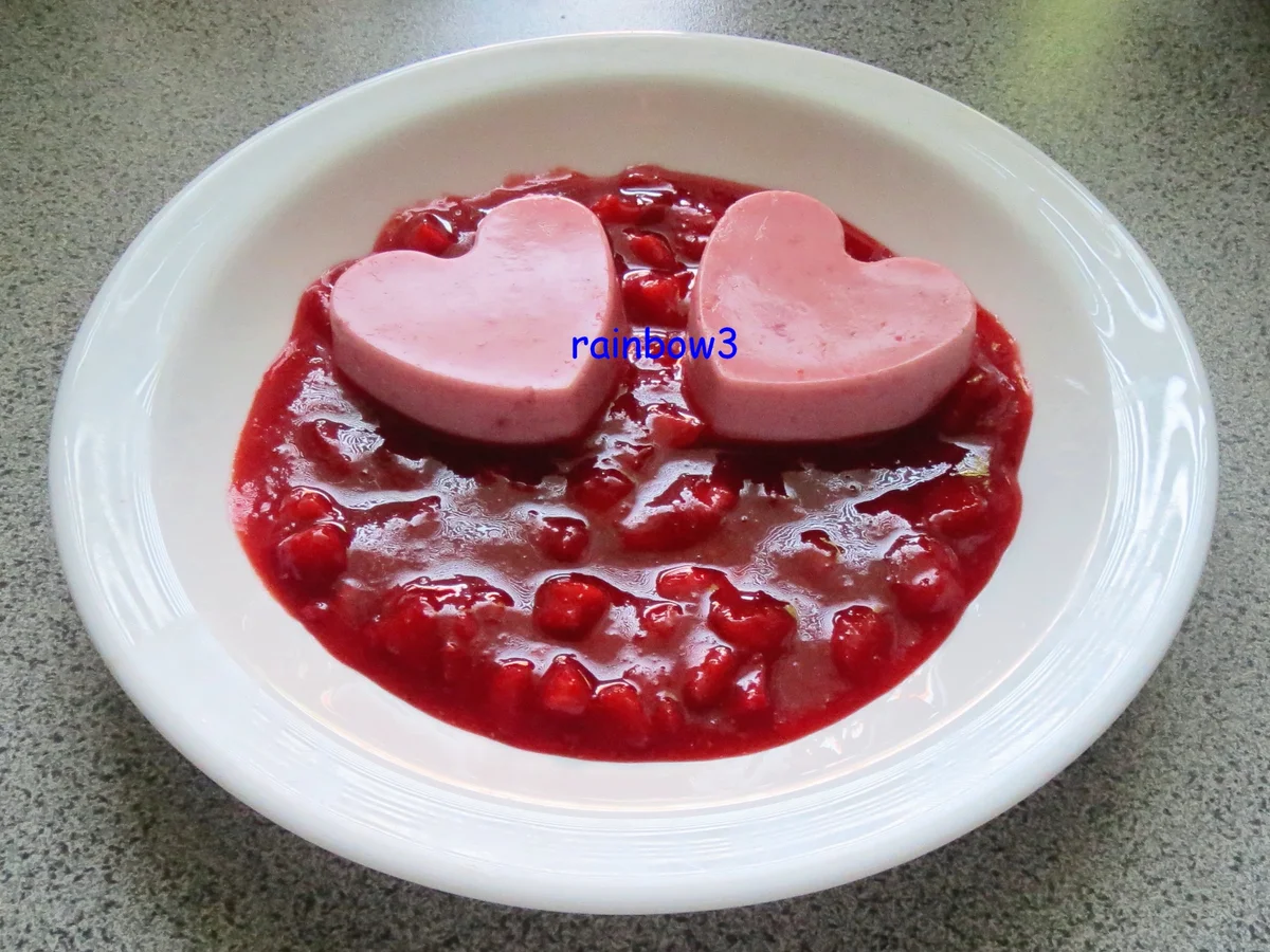 Dessert: Erdbeer-Panna Cotta mit Erdbeerragout - Rezept - Bild Nr. 5