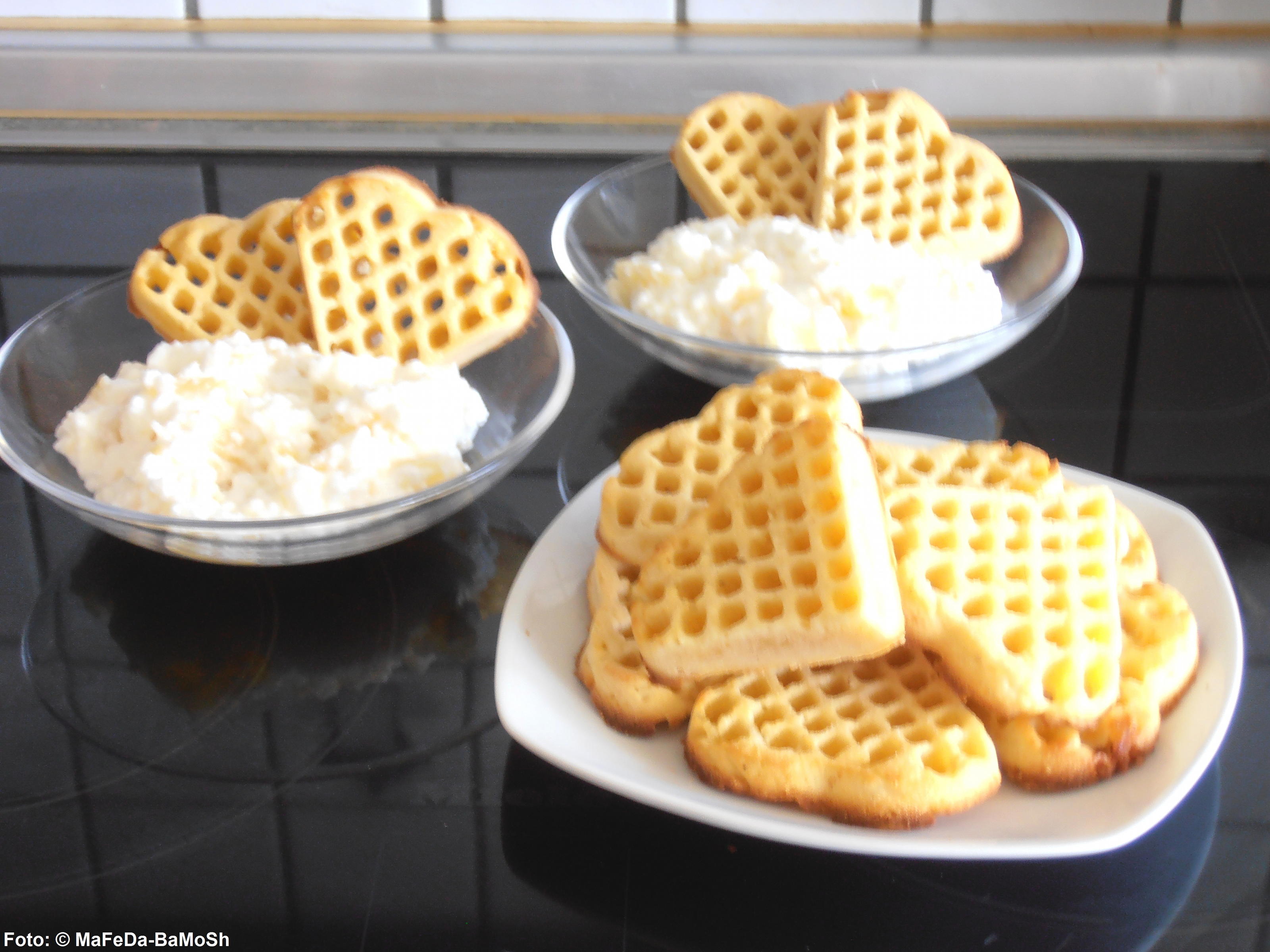 Bilder für Joghurt-Ananas-Creme mit Waffeln - Rezept