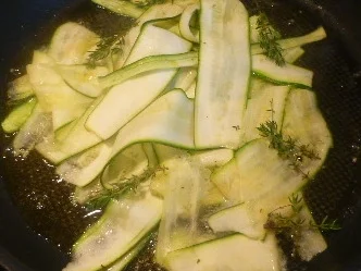 Zander mit Tomaten-Oliven-Ragout und Zucchini-Pappardelle - Rezept - Bild Nr. 28