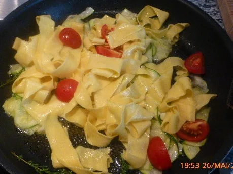 Zander mit Tomaten-Oliven-Ragout und Zucchini-Pappardelle - Rezept - Bild Nr. 29