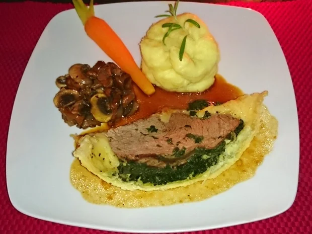 Rinderfilet im Spinat-Blätterteig-Mantel, Waldpilz-Ensemble an Portweinjus - Rezept - Bild Nr. 26