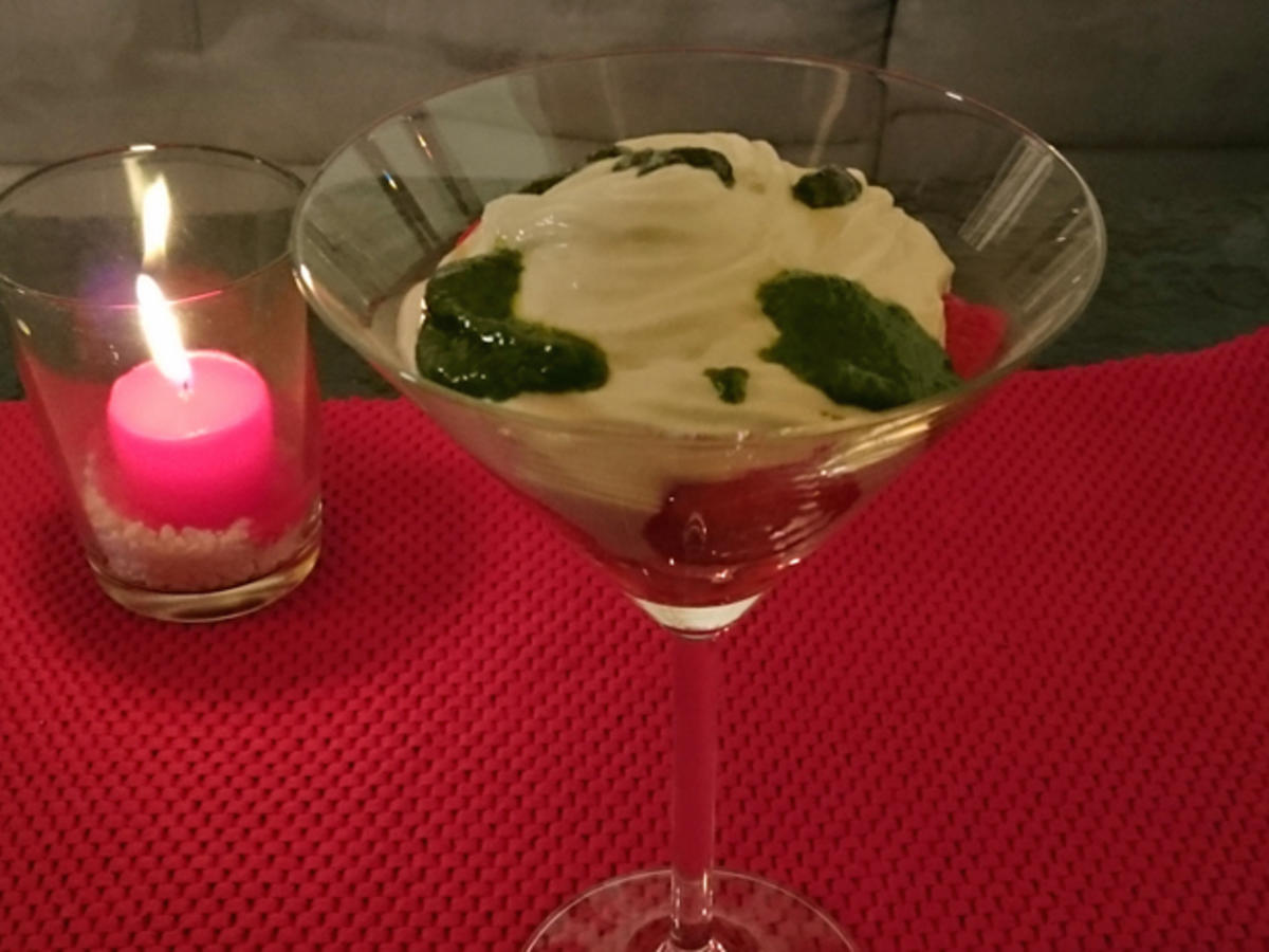 Topfenschaum mit Erdbeeren an Basilikum-Pinienkern-Pesto - Rezept - Bild Nr. 26