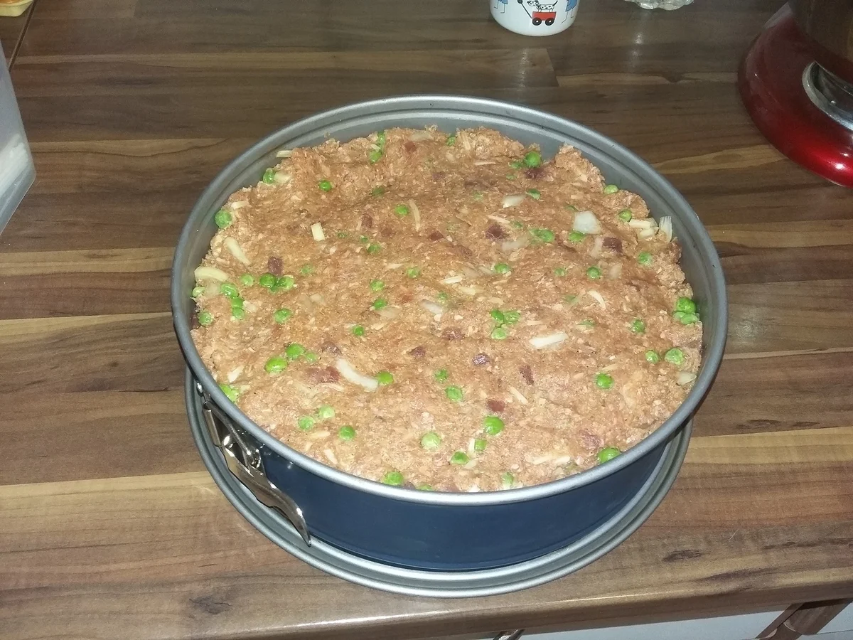 Rezept: Hackfleischkuchen mit Soße Hackfleischkuchen mit Soße - Rezept