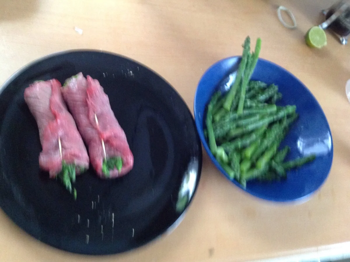 Kalbsschnitzelröllchen mit Grünem Spargel - Rezept - Bild Nr. 28