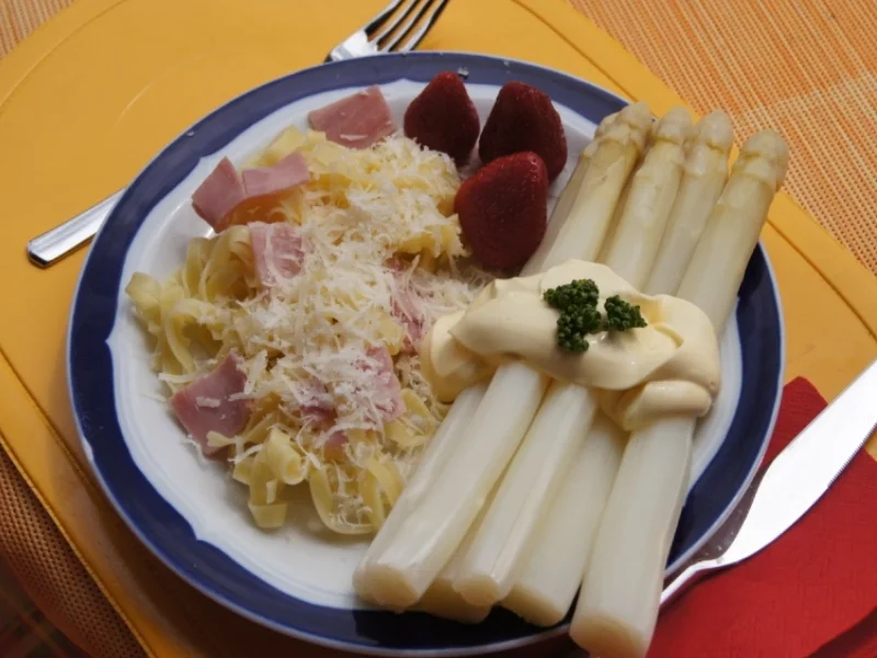 Rezept: Spargel mit Tagliatelle Bild Nr. 52 Spargel mit Tagliatelle - Rezept - Bild Nr. 52