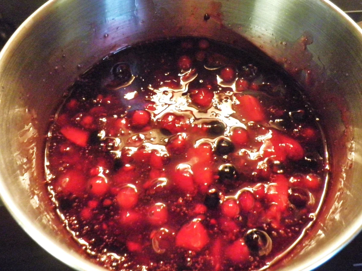 Kleine Beeren - Schoko - Mascarpone - Torte - Rezept - Bild Nr. 76