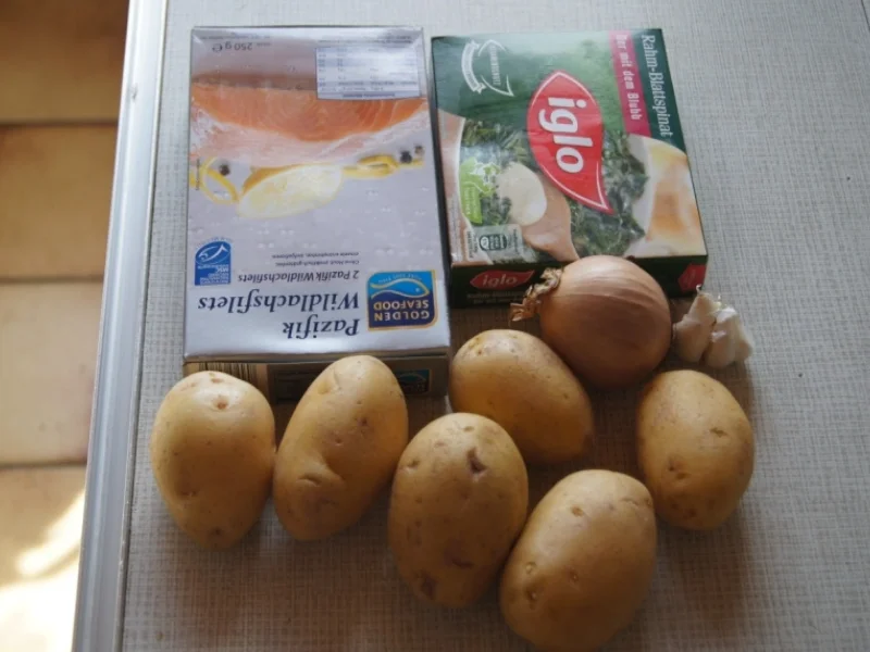 Rezept: Lachsfilet mit Rahm-Spinat und Curry-Kartoffelpilzen Bild Nr. 53 Lachsfilet mit Rahm-Spinat und Curry-Kartoffelpilzen - Rezept - Bild Nr. 53