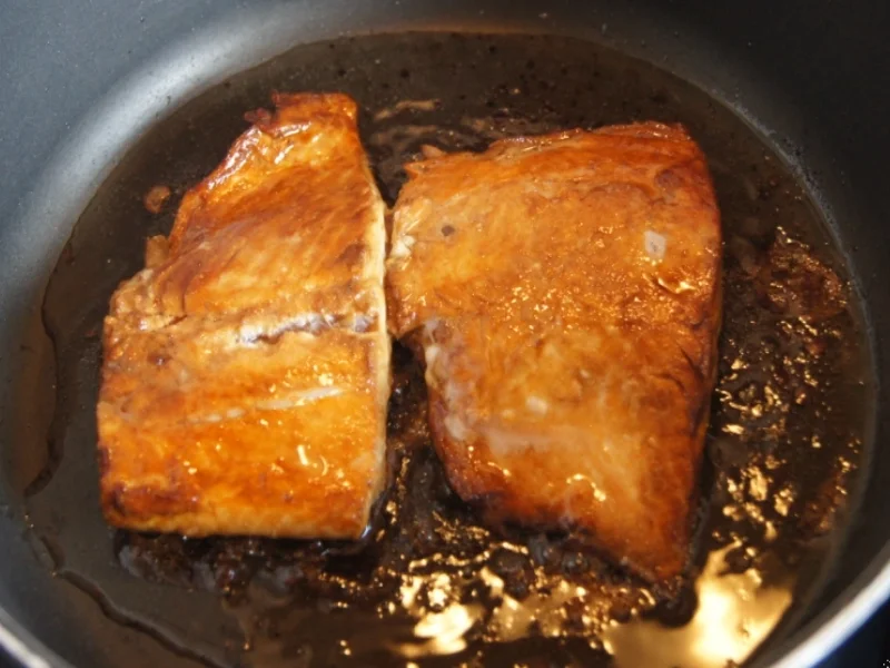 Rezept: Lachsfilet mit Rahm-Spinat und Curry-Kartoffelpilzen Bild Nr. 57 Lachsfilet mit Rahm-Spinat und Curry-Kartoffelpilzen - Rezept - Bild Nr. 57