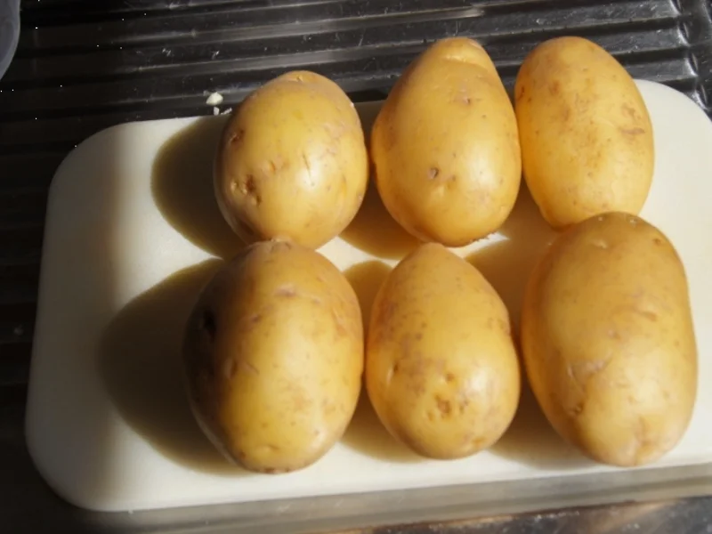 Rezept: Lachsfilet mit Rahm-Spinat und Curry-Kartoffelpilzen Bild Nr. 59 Lachsfilet mit Rahm-Spinat und Curry-Kartoffelpilzen - Rezept - Bild Nr. 59