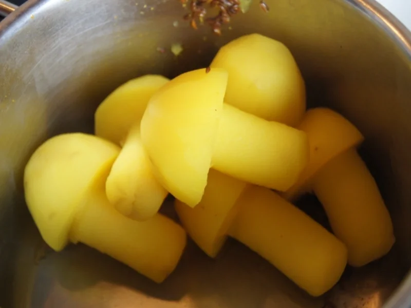 Rezept: Lachsfilet mit Rahm-Spinat und Curry-Kartoffelpilzen Bild Nr. 64 Lachsfilet mit Rahm-Spinat und Curry-Kartoffelpilzen - Rezept - Bild Nr. 64