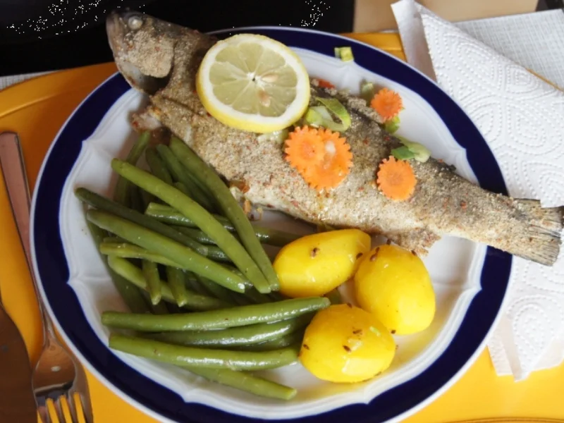 Rezept: Regenbogenforelle mit grünen Bohnen und Curry-Kartoffeln Bild Nr. 60 Regenbogenforelle mit grünen Bohnen und Curry-Kartoffeln - Rezept - Bild Nr. 60
