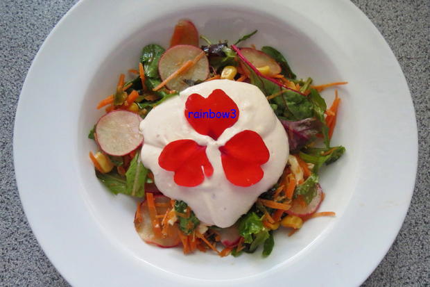 Salat: Bunter Rohkost-Salat mit Joghurt-Dressing - Rezept - kochbar.de