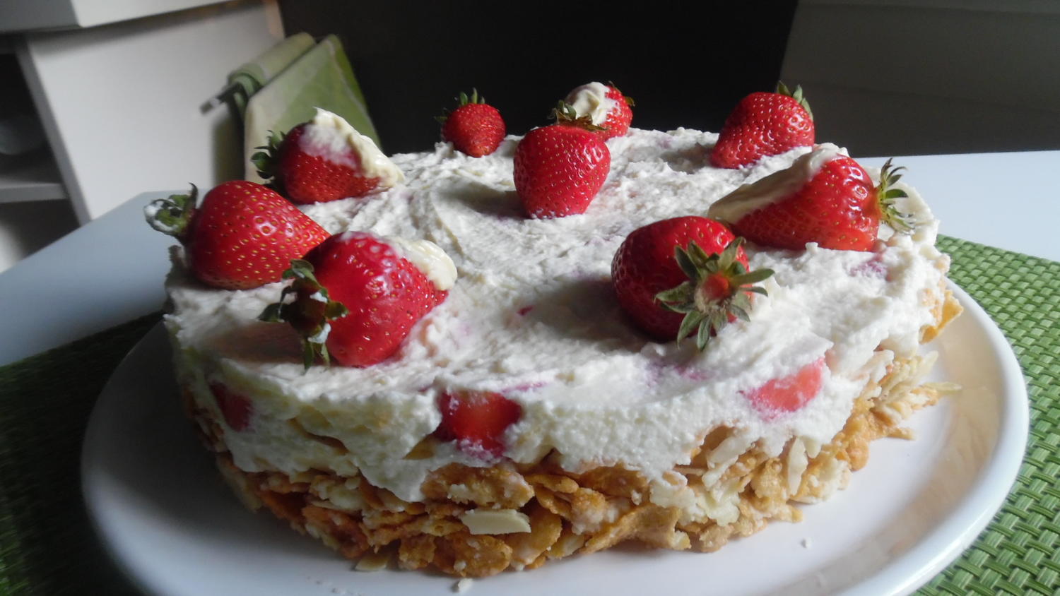 Crunchy Erdbeertorte - Rezept mit Bild - kochbar.de Crunchy Erdbeertorte - Rezept mit Bild - kochbar.de