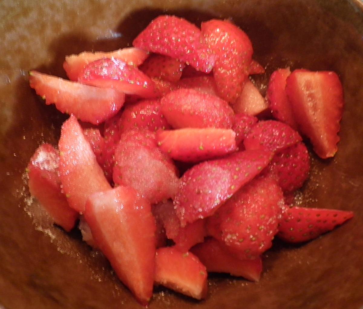 Marinierte Erdbeeren mit Limoncello - Zabaione - Rezept - Bild Nr. 115
