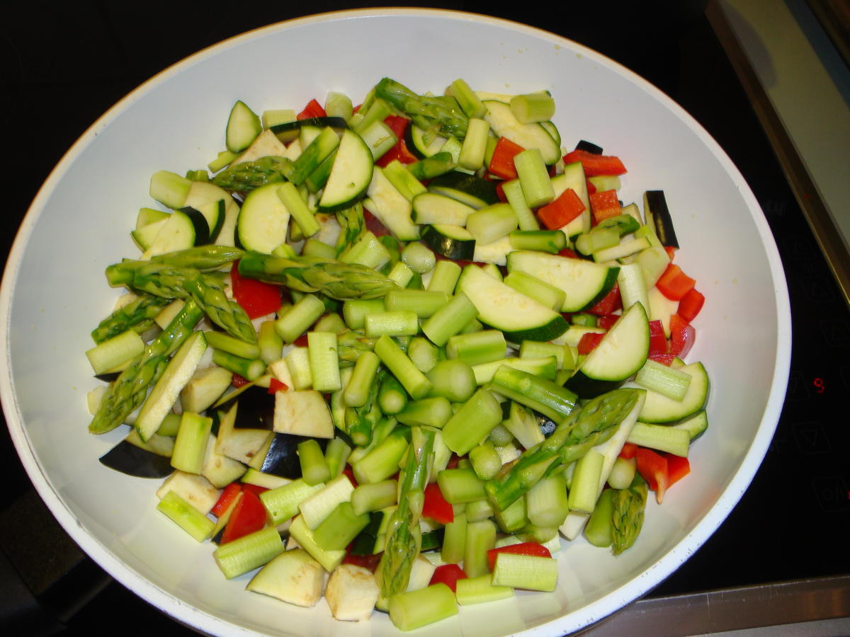 Gemüse Frittata mit Aubergine-grünem Spargel-Zucchini & rotem Paprika - Rezept - Bild Nr. 128