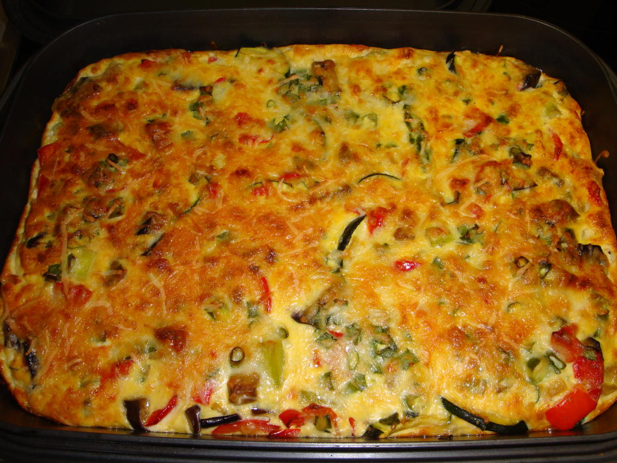 Gemüse Frittata mit Aubergine grünem Spargel Zucchini & rotem Paprika ... Gemüse Frittata mit Aubergine grünem Spargel Zucchini & rotem Paprika ...