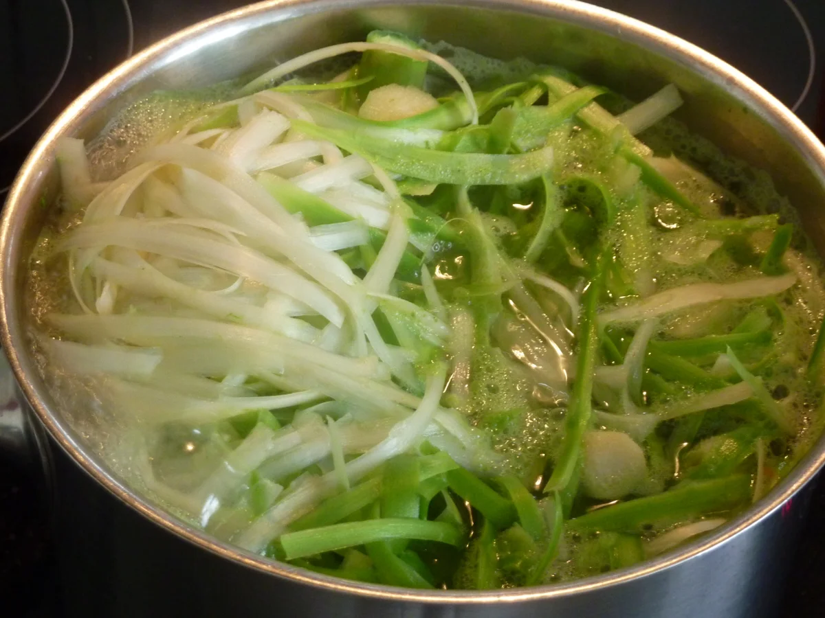 Klare  Spargel Suppe - Rezept - Bild Nr. 128