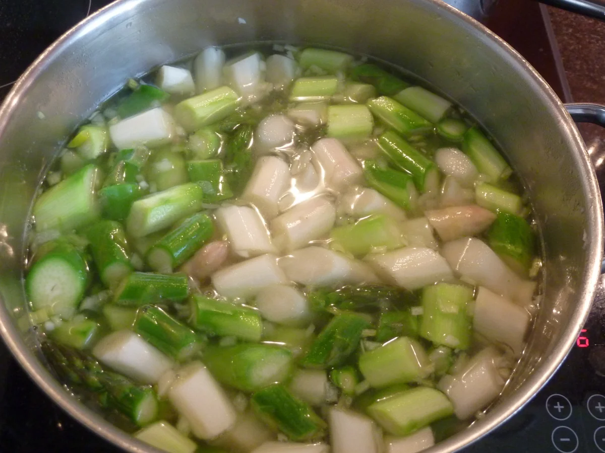 Klare  Spargel Suppe - Rezept - Bild Nr. 129