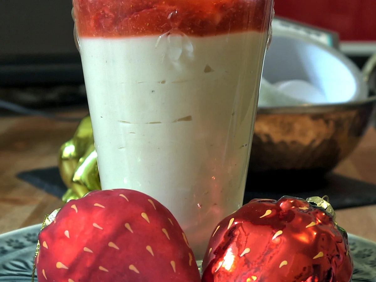 Erdnusspudding mit marinierten Erdbeeren - Rezept - Bild Nr. 232