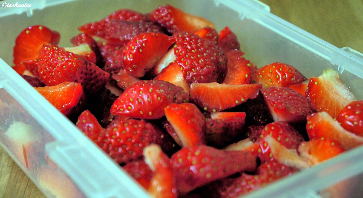 Erdnusspudding mit marinierten Erdbeeren - Rezept - Bild Nr. 233
