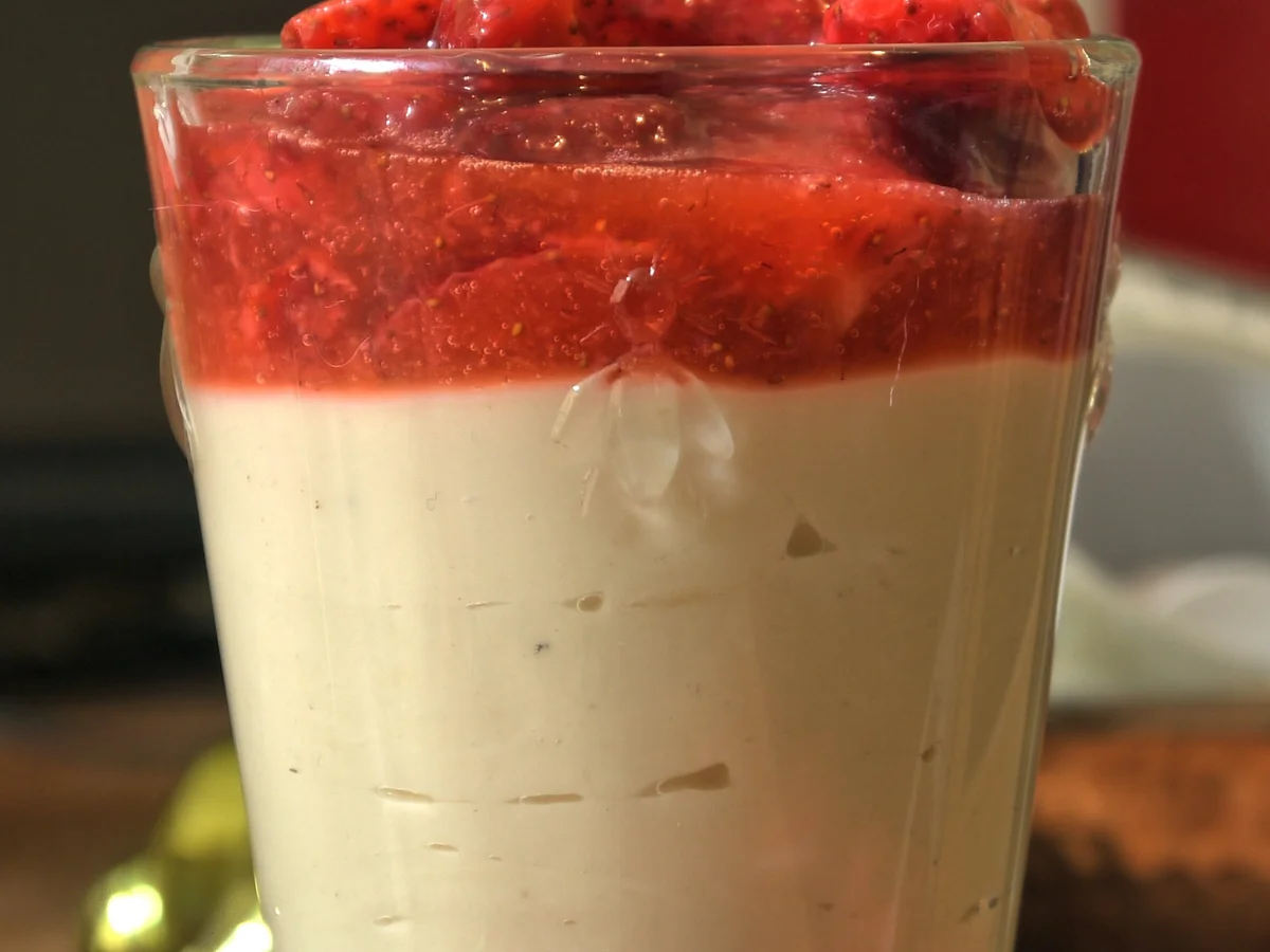 Erdnusspudding mit marinierten Erdbeeren - Rezept - Bild Nr. 241