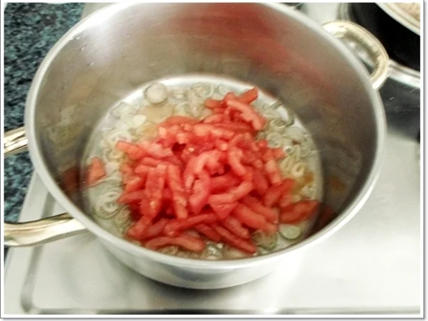 Rezept: Vietnamesische Tomatensuppe mit „Eierblumen“ Bild Nr. 215 Vietnamesische Tomatensuppe mit „Eierblumen“ - Rezept - Bild Nr. 215