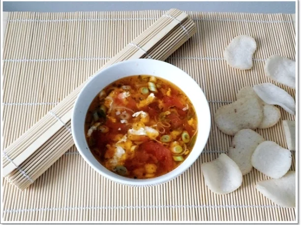 Rezept: Vietnamesische Tomatensuppe mit „Eierblumen“ Bild Nr. 225 Vietnamesische Tomatensuppe mit „Eierblumen“ - Rezept - Bild Nr. 225