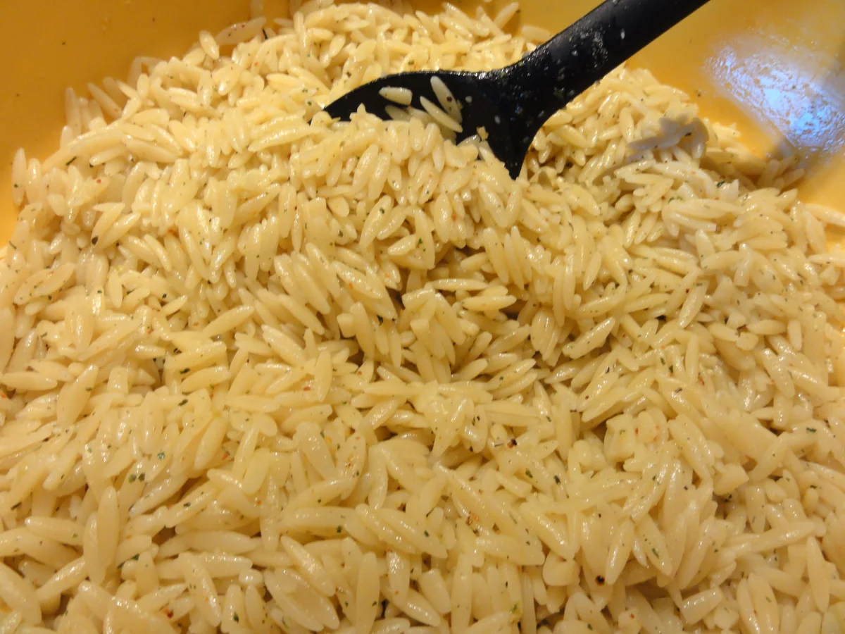 Rezept: Salatbar: KRITHARAKI (griechische Reisnudel) Bild Nr. 232 Salatbar: KRITHARAKI (griechische Reisnudel) - Rezept - Bild Nr. 232