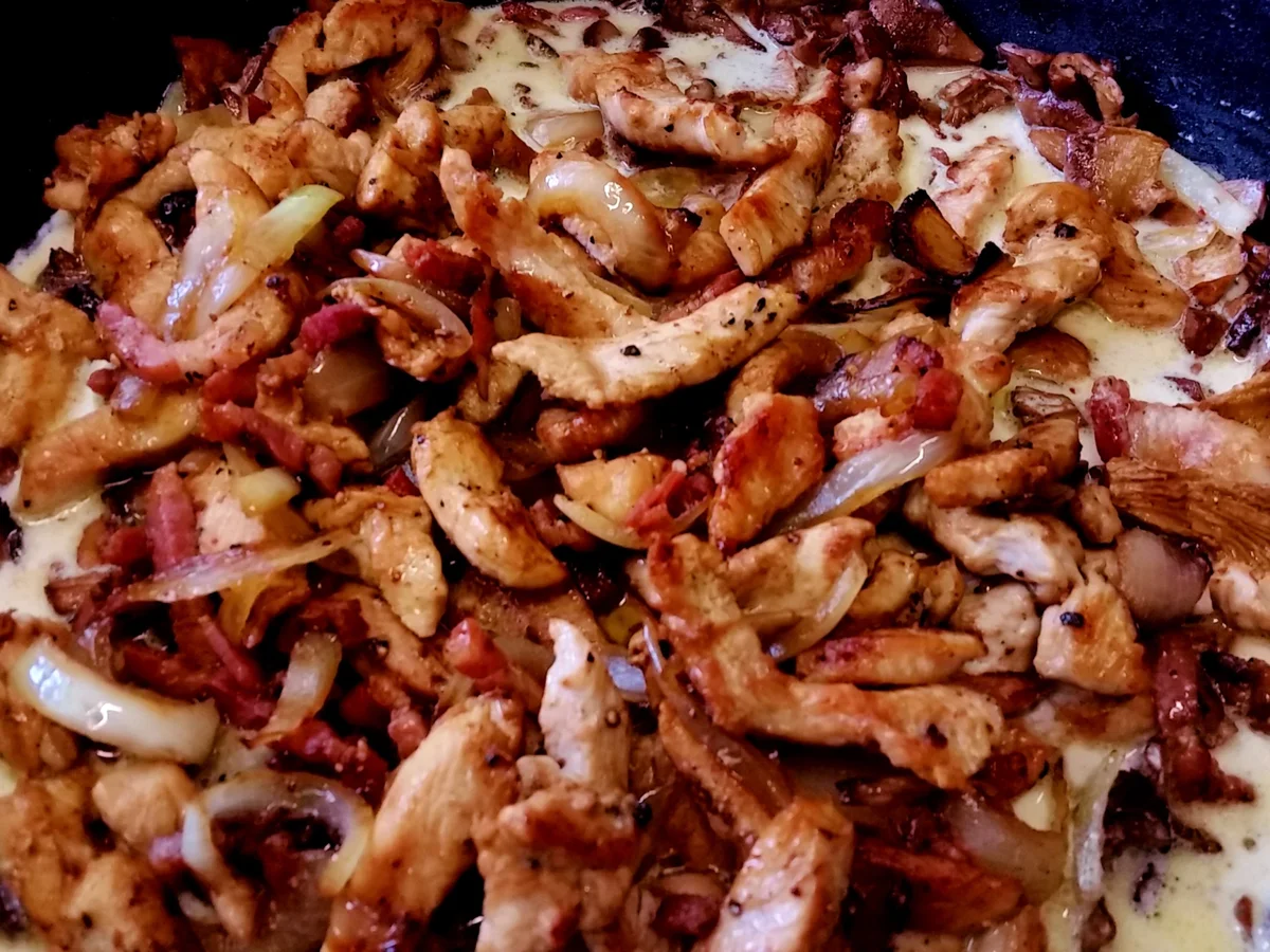 Rezept: Putengeschnetzeltes in Pfifferlings-Rahm Bild Nr. 236 Putengeschnetzeltes in Pfifferlings-Rahm - Rezept - Bild Nr. 236