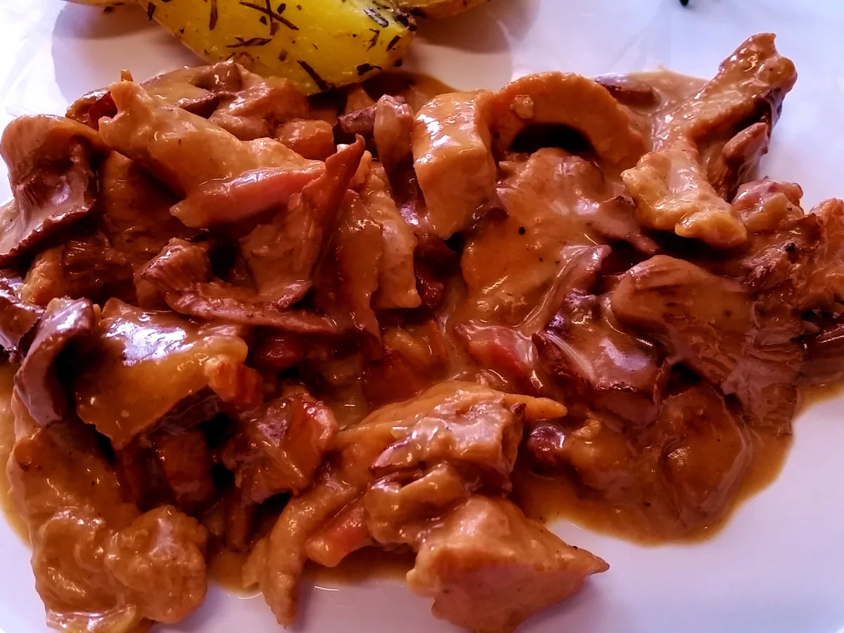 Rezept: Putengeschnetzeltes in Pfifferlings-Rahm Bild Nr. 237 Putengeschnetzeltes in Pfifferlings-Rahm - Rezept - Bild Nr. 237