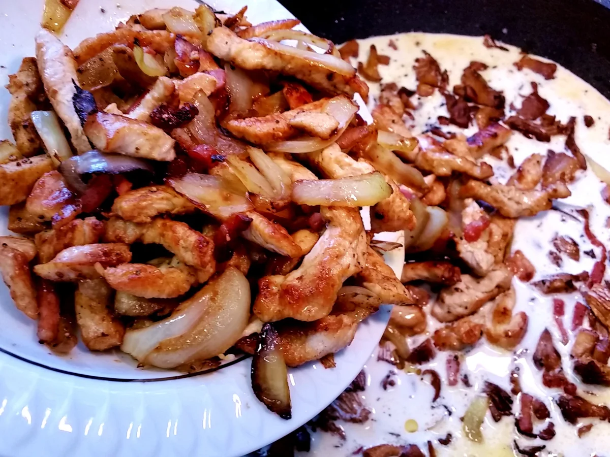 Rezept: Putengeschnetzeltes in Pfifferlings-Rahm Bild Nr. 231 Putengeschnetzeltes in Pfifferlings-Rahm - Rezept - Bild Nr. 231