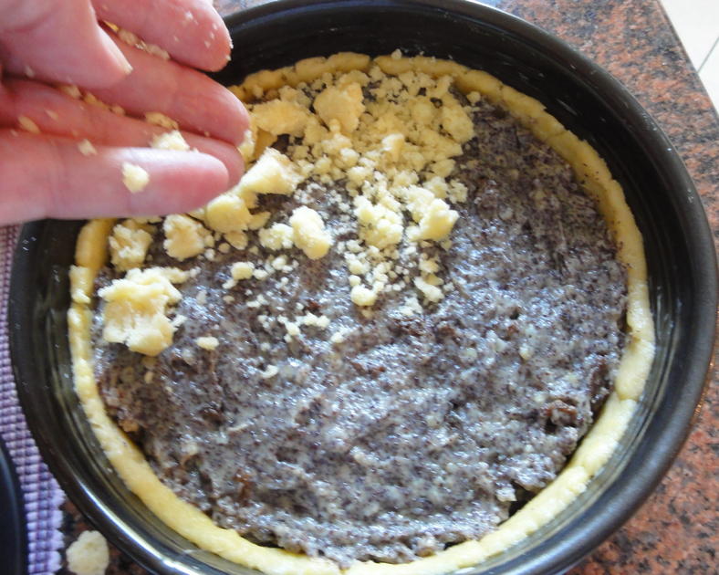 Bild von Mohn-Pudding-Torte mit Knusperstreusel