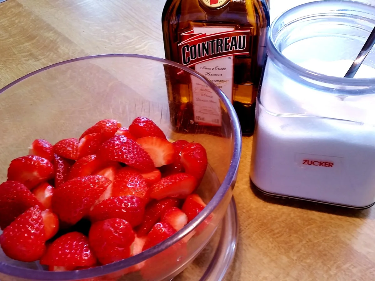 Erdbeer-Dessert mit kleinem Schwips ... - Rezept - Bild Nr. 243