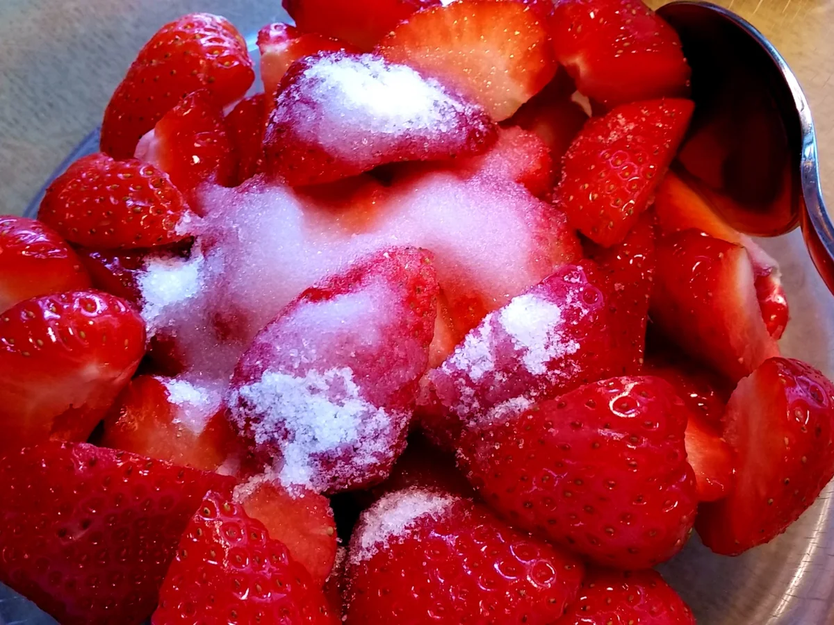 Erdbeer-Dessert mit kleinem Schwips ... - Rezept - Bild Nr. 244