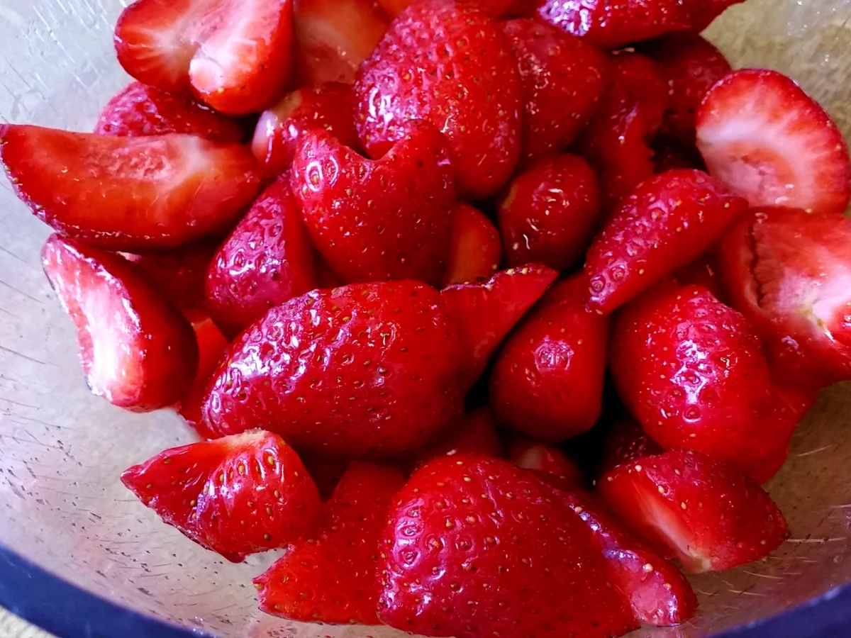 Erdbeer-Dessert mit kleinem Schwips ... - Rezept - Bild Nr. 245