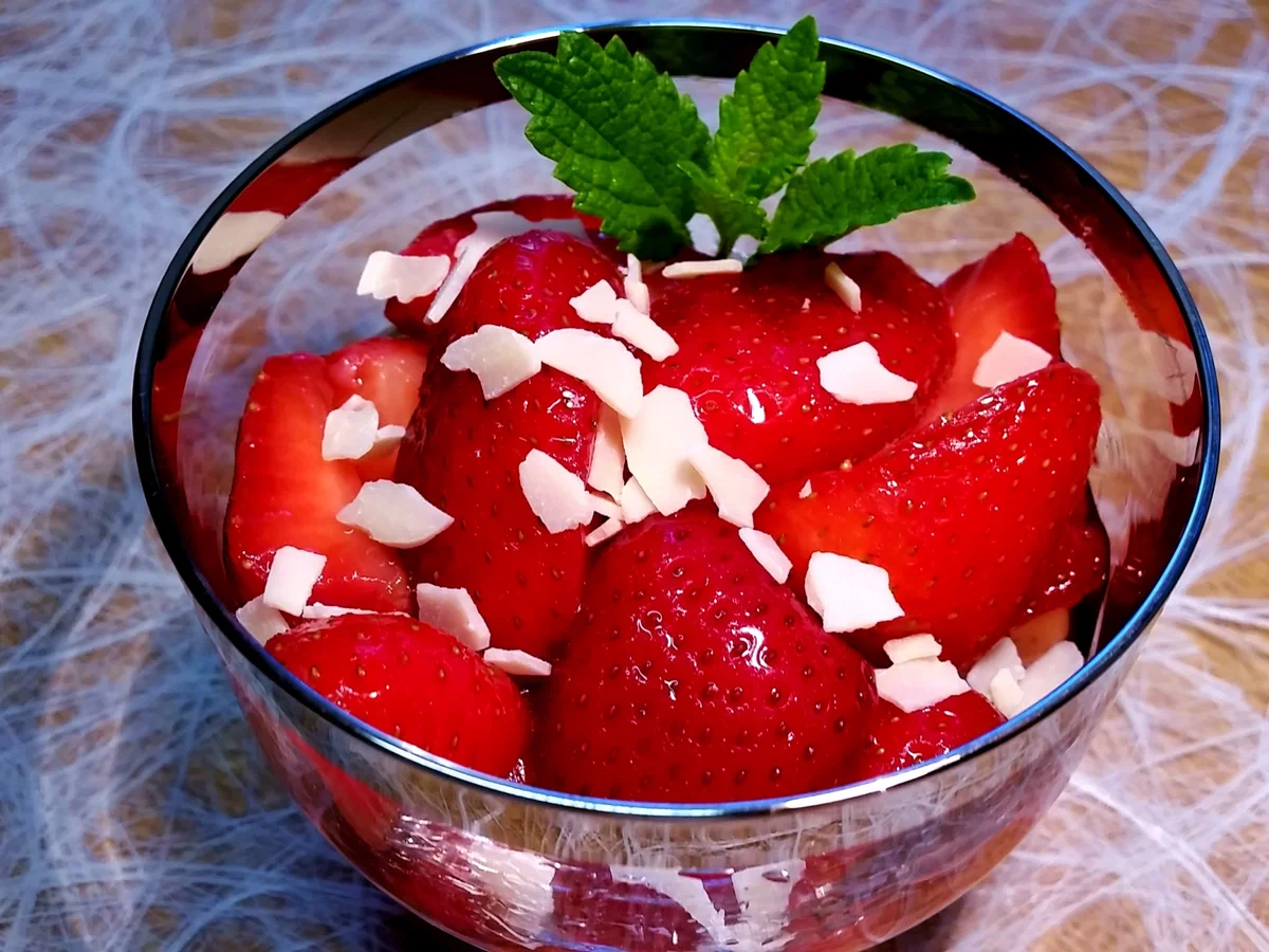 Erdbeer-Dessert mit kleinem Schwips ... - Rezept - Bild Nr. 246