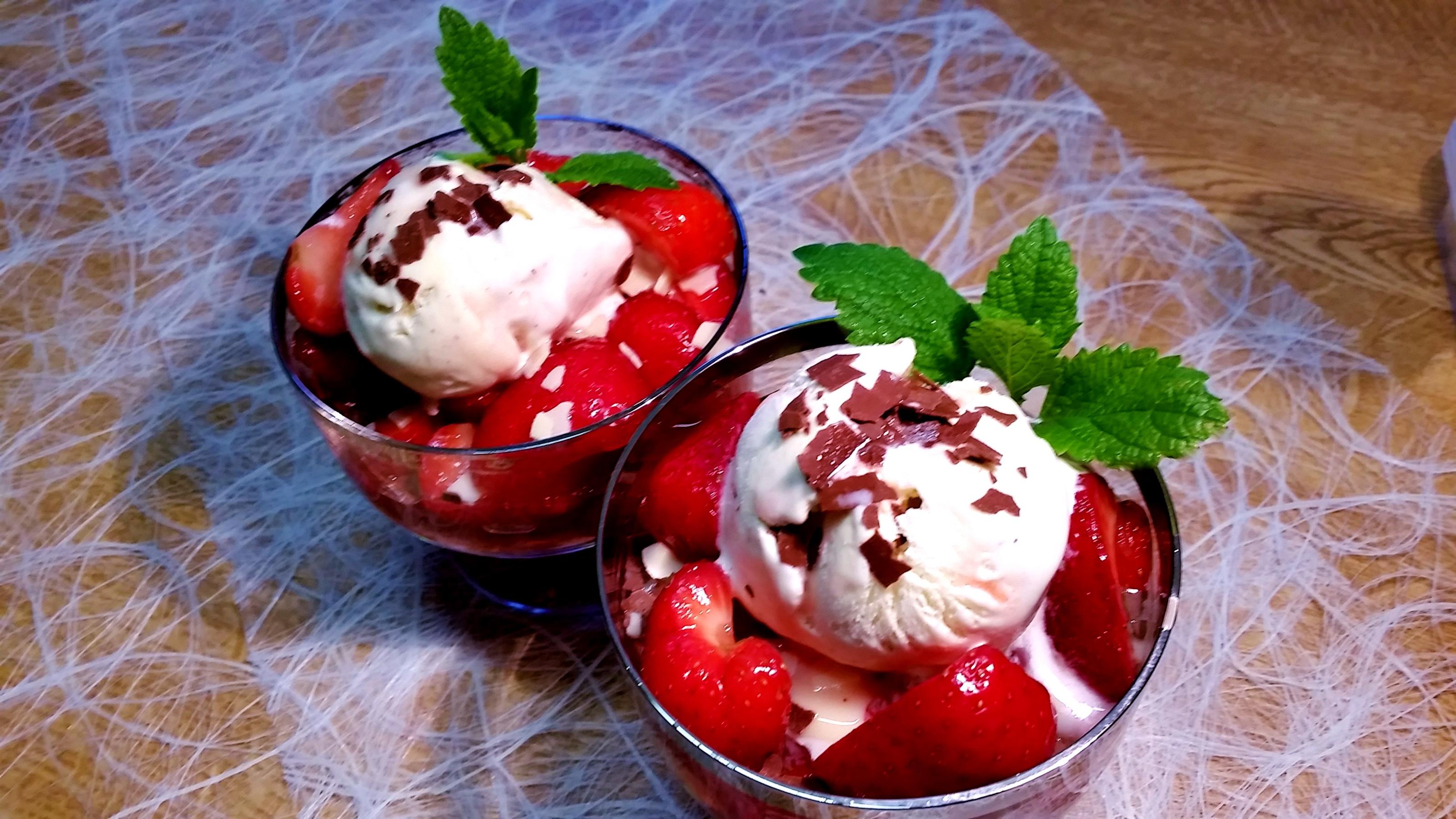 Bilder für Erdbeer-Dessert mit kleinem Schwips ... - Rezept