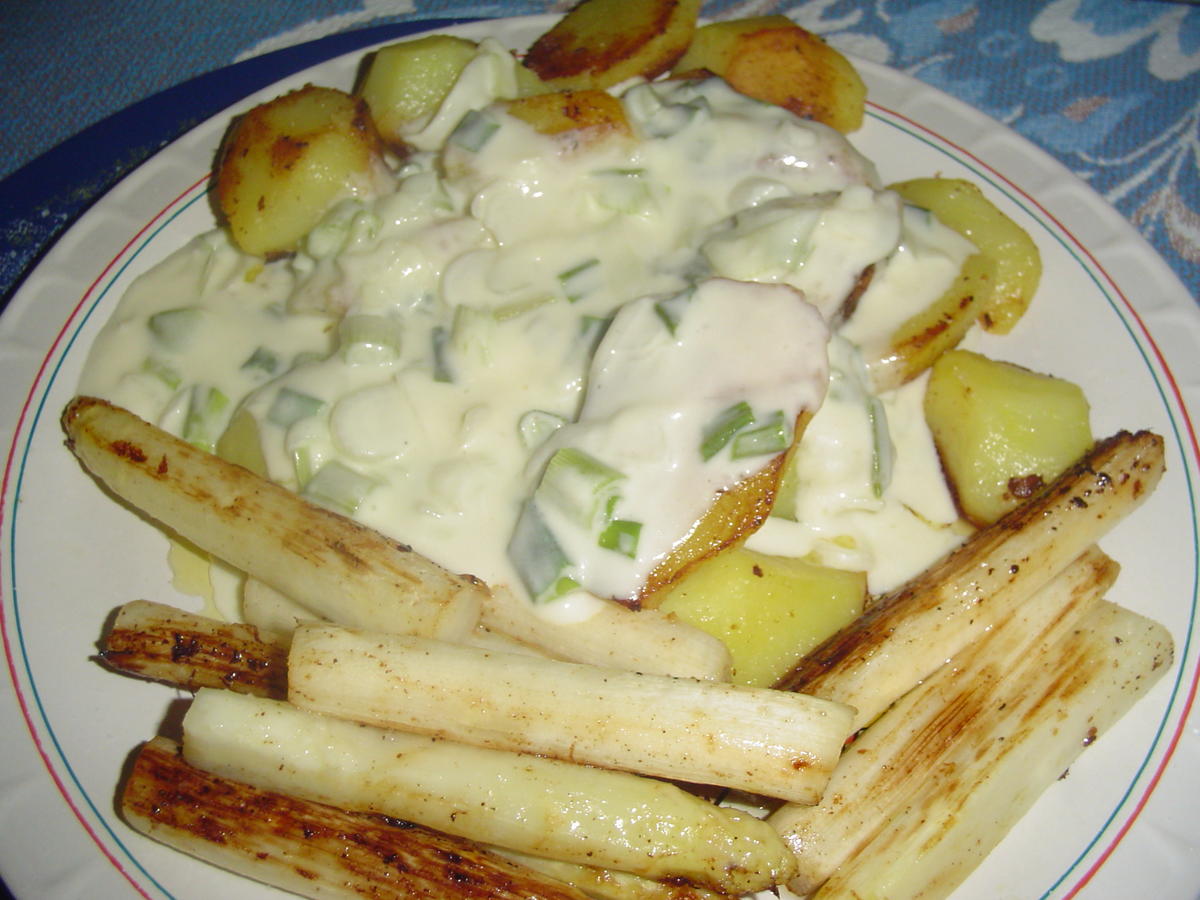 Gebratener Spargel mit Lauchgemüse und Butterkartoffeln - Rezept ...