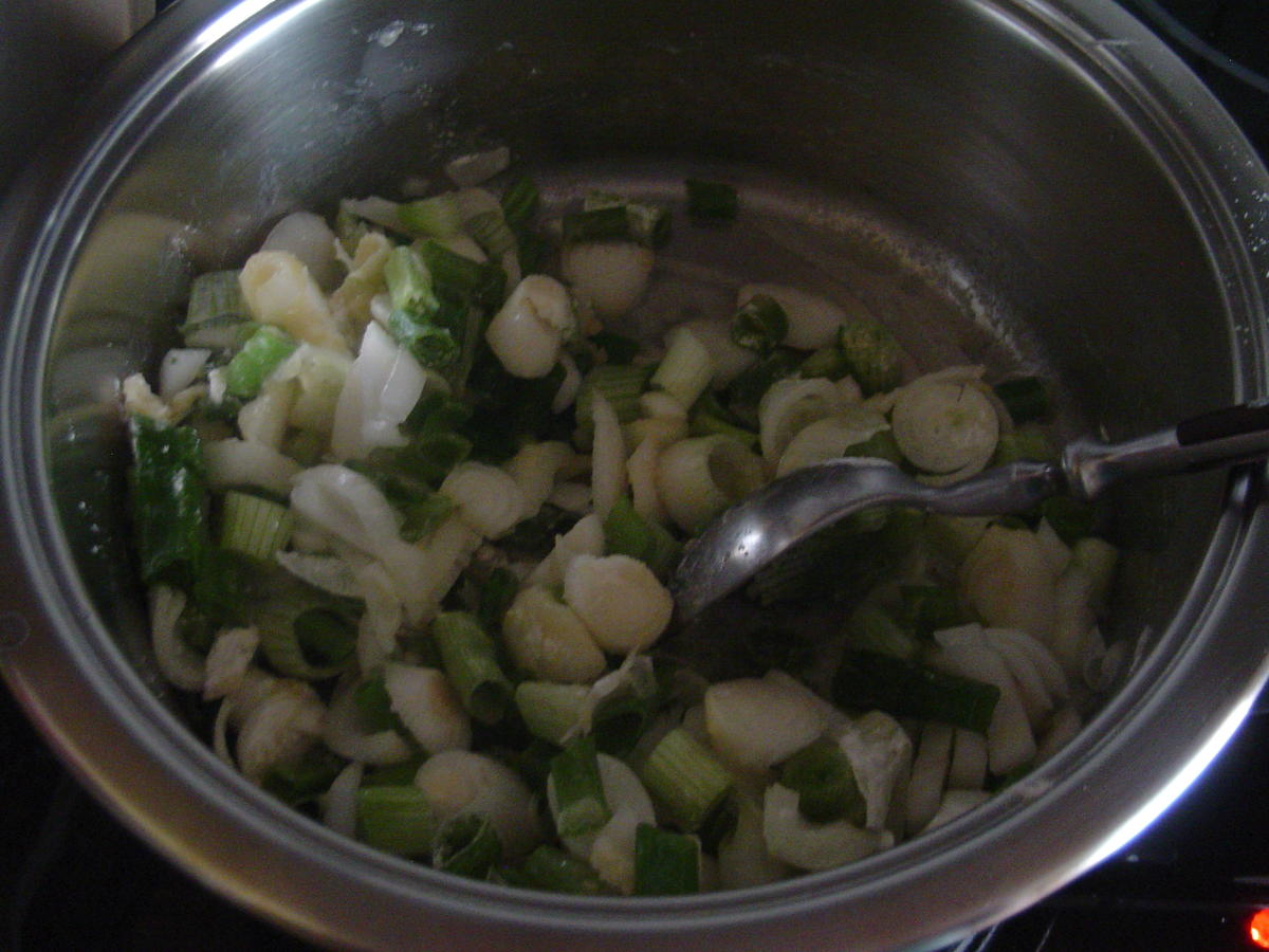 Gebratener Spargel mit Lauchgemüse und Butterkartoffeln - Rezept ...